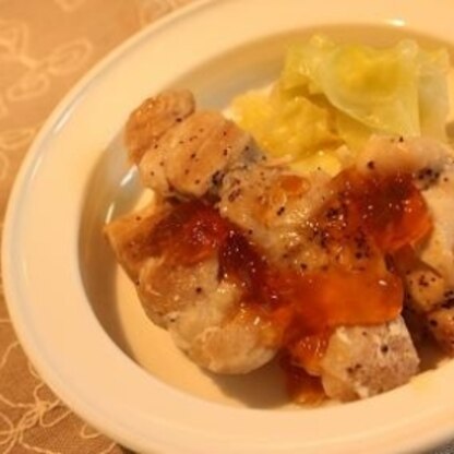 ストーブ鍋で鶏モモ肉とキャベツの蒸し料理を作りました。ジュレをかけたらシンプルな料理がお洒落で美味しい一品になりました(*^o^*)